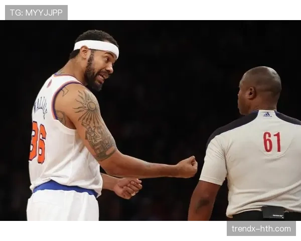 拉希德·华莱士利用中距离投篮拉开空间，提升活塞核心火力效率